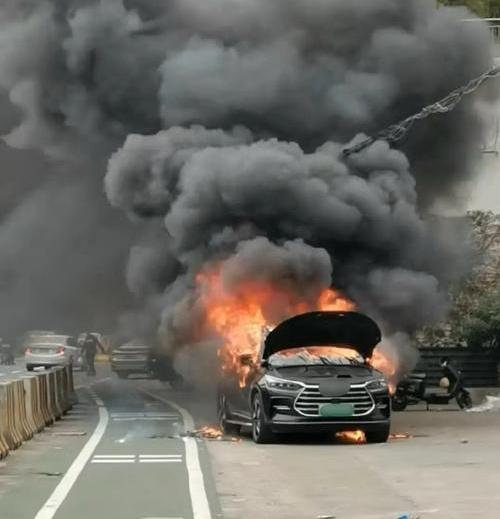 不要谈虎色变！我的回答，可能出乎很多人的意料！关于新能源车和燃油车的自燃率谁更高