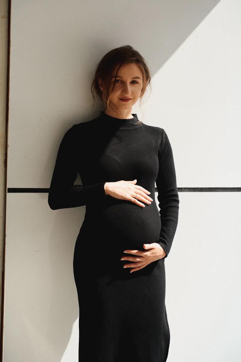 美国人真的太凶残了。美国电影里女主说兔子死了，男主高兴得抱着女主转圈圈。我以为字