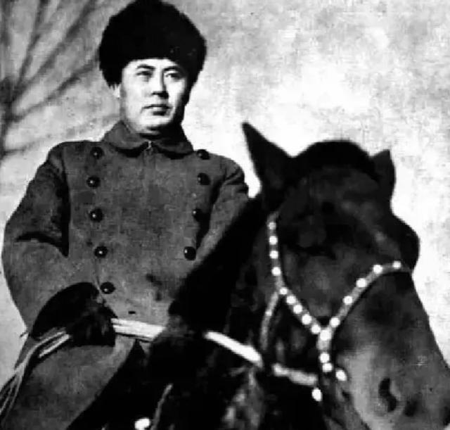 1949年1月，北平和平解放前，傅作义为了稳住蒋介石，就将妻子刘芸生和孩子们送到