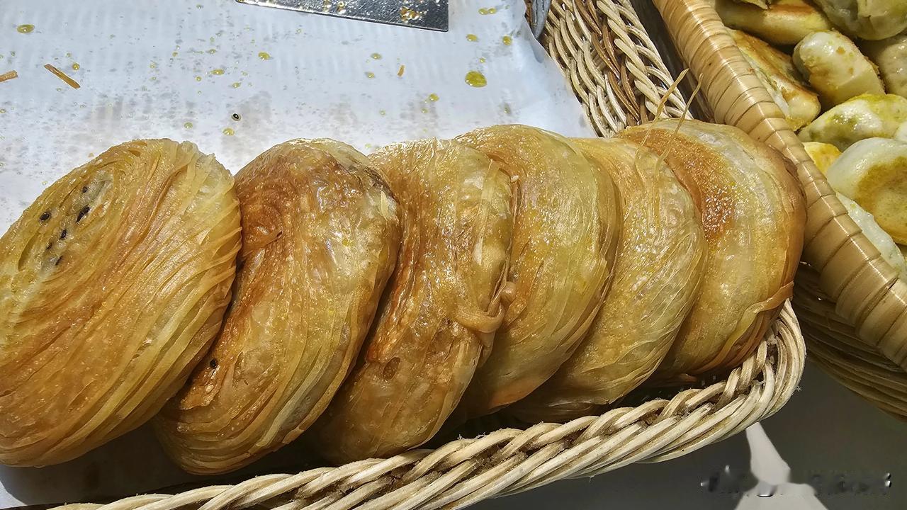 在西安艳阳天西府饭品尝《主角》中的传统小吃秦川肉臊子面土猪肉臊子面马峰立臊子