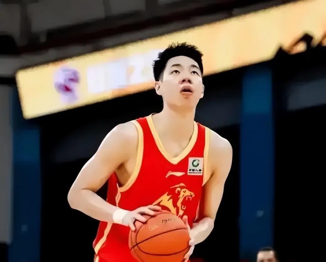 广厦注册名单出炉，朱俊龙仅C类续约引球迷热议浙江广厦已经向CBA联盟官方递