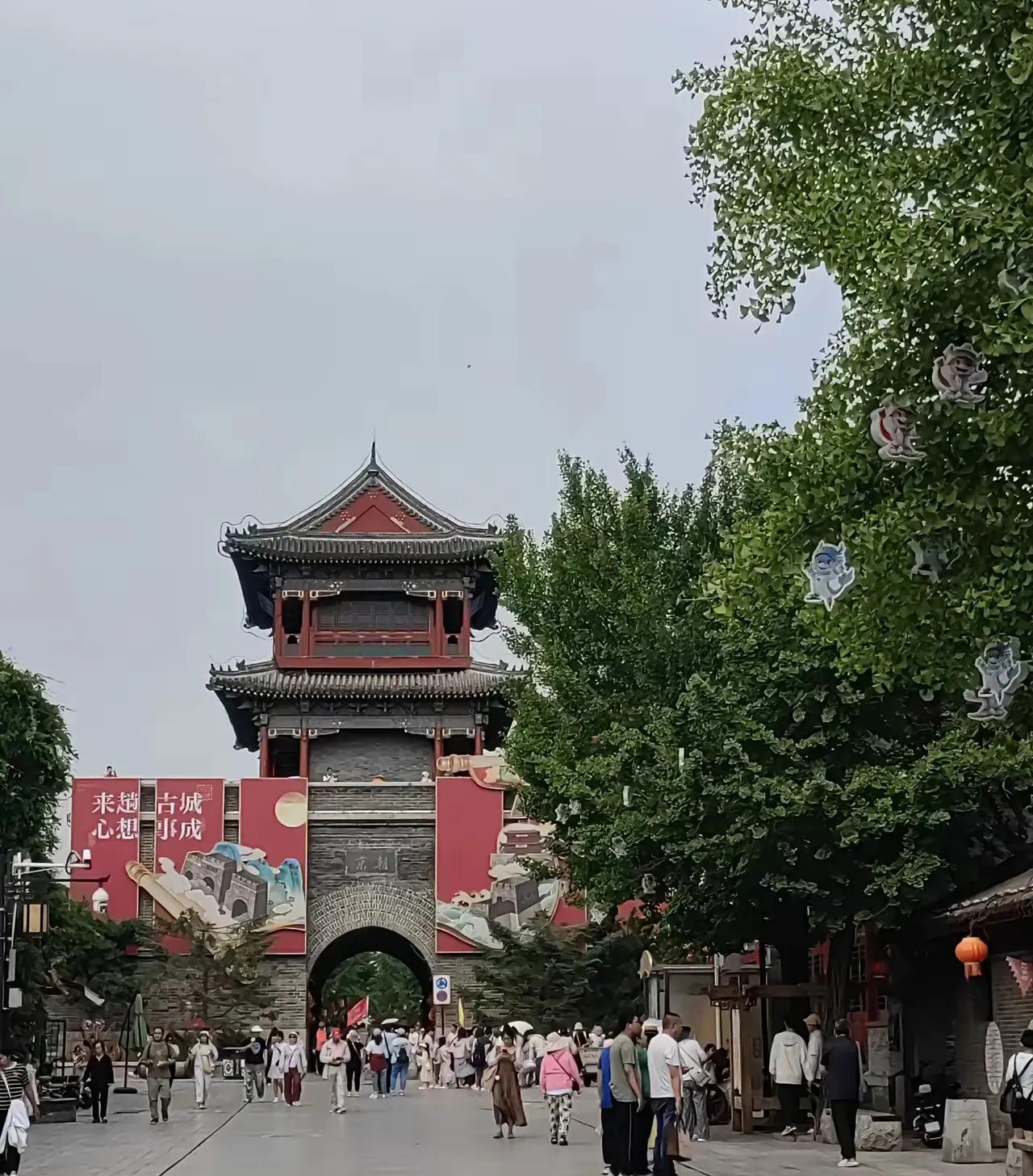 山海关文旅是不是得了妄想症了？去山海关游玩看什么？三岁小孩都知道去看古城。但是