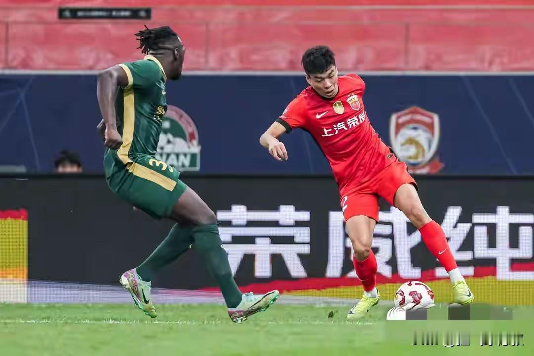 上海海港本赛季的表现！那是真的亮眼又抗打！29轮联赛豪取63分，稳稳领跑积分