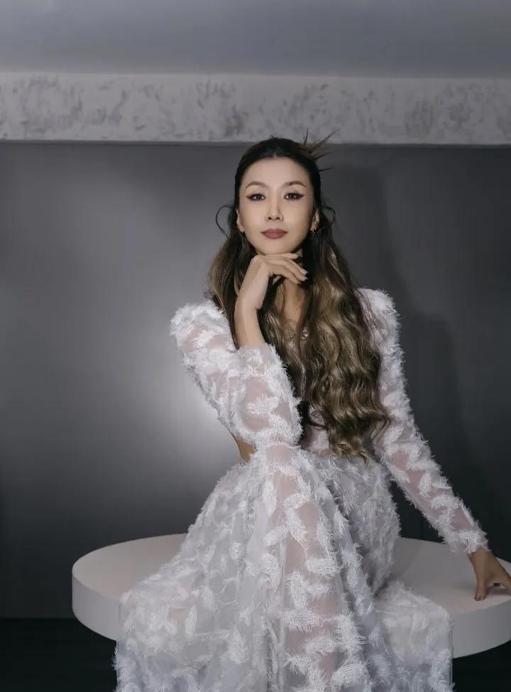 我怀疑过王蓉这么频繁上节目是为了流量，也怀疑过她是为了热度，但是万万没想到，