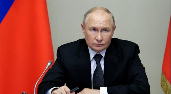 报复来得很快，俄方下达通缉令，乌克兰拒换司令，普京捅破窗户纸 跨年夜的烟火气