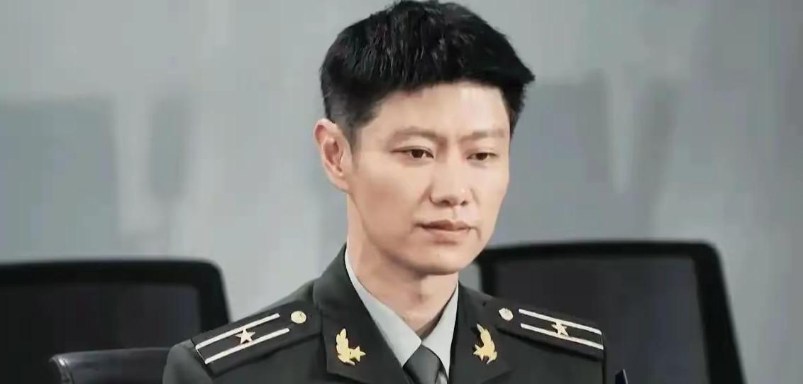 追剧《兵自风中来》郭子剑不仅有和他正面硬碰硬的对手江胜强，还有个在背后搞小动作