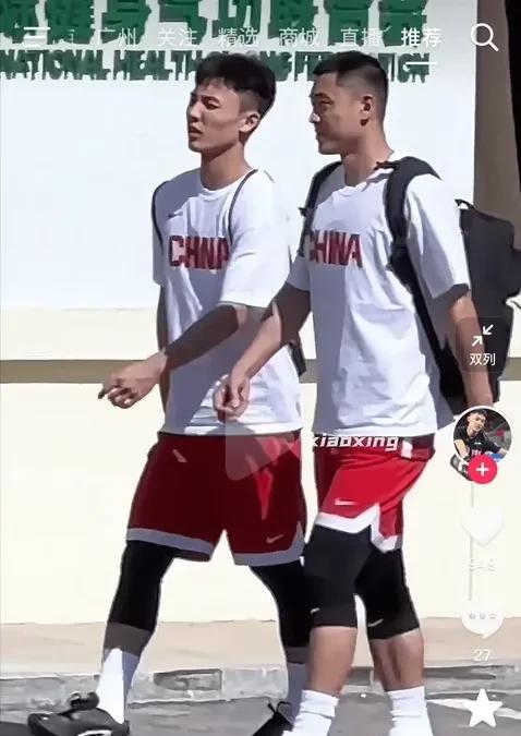 徐杰和高诗岩一样高？广东球迷找到了依据，两个人走在一起的照片显示徐杰和高诗岩一般
