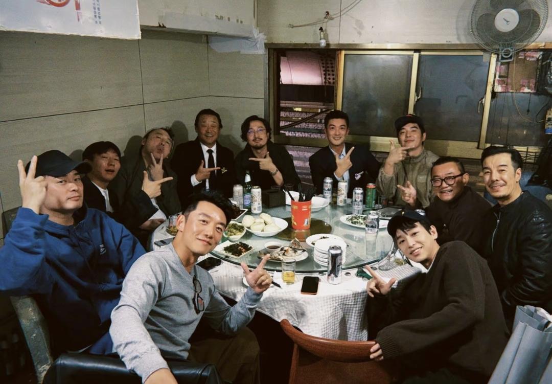 郑恺这次，估计会给所有娱乐圈同行都提了个醒。聚会就聚会，别发照片，只要发照片