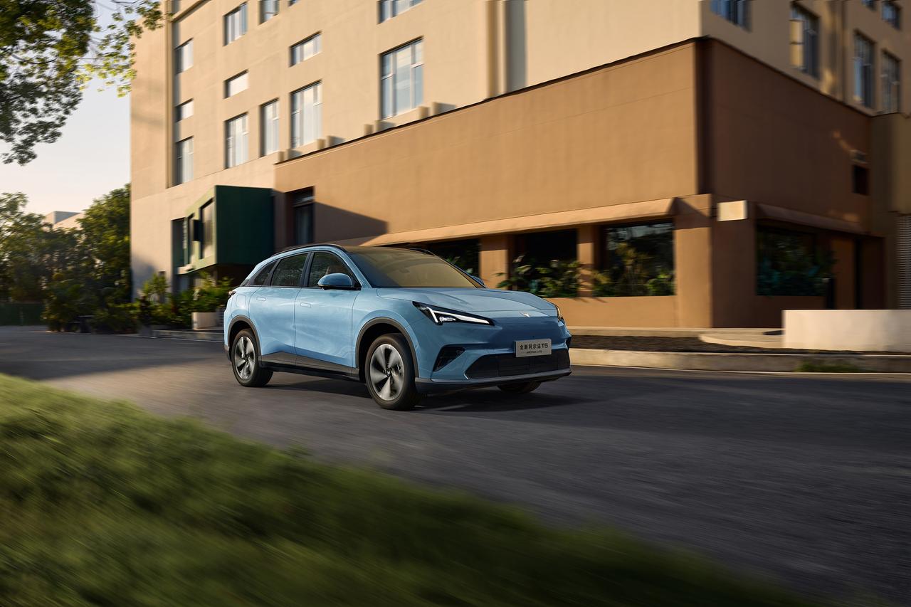 极狐阿尔法T5新款上市，两个重点：全系加推增程版本，12万的版本就能拥有城市NO