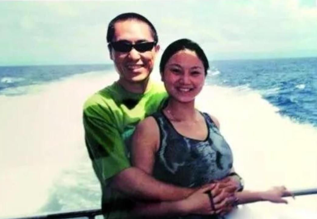 当年，19岁陈婷带着50岁张艺谋回无锡老家，陈妈妈一看张艺谋，很是惊讶：“婷婷，