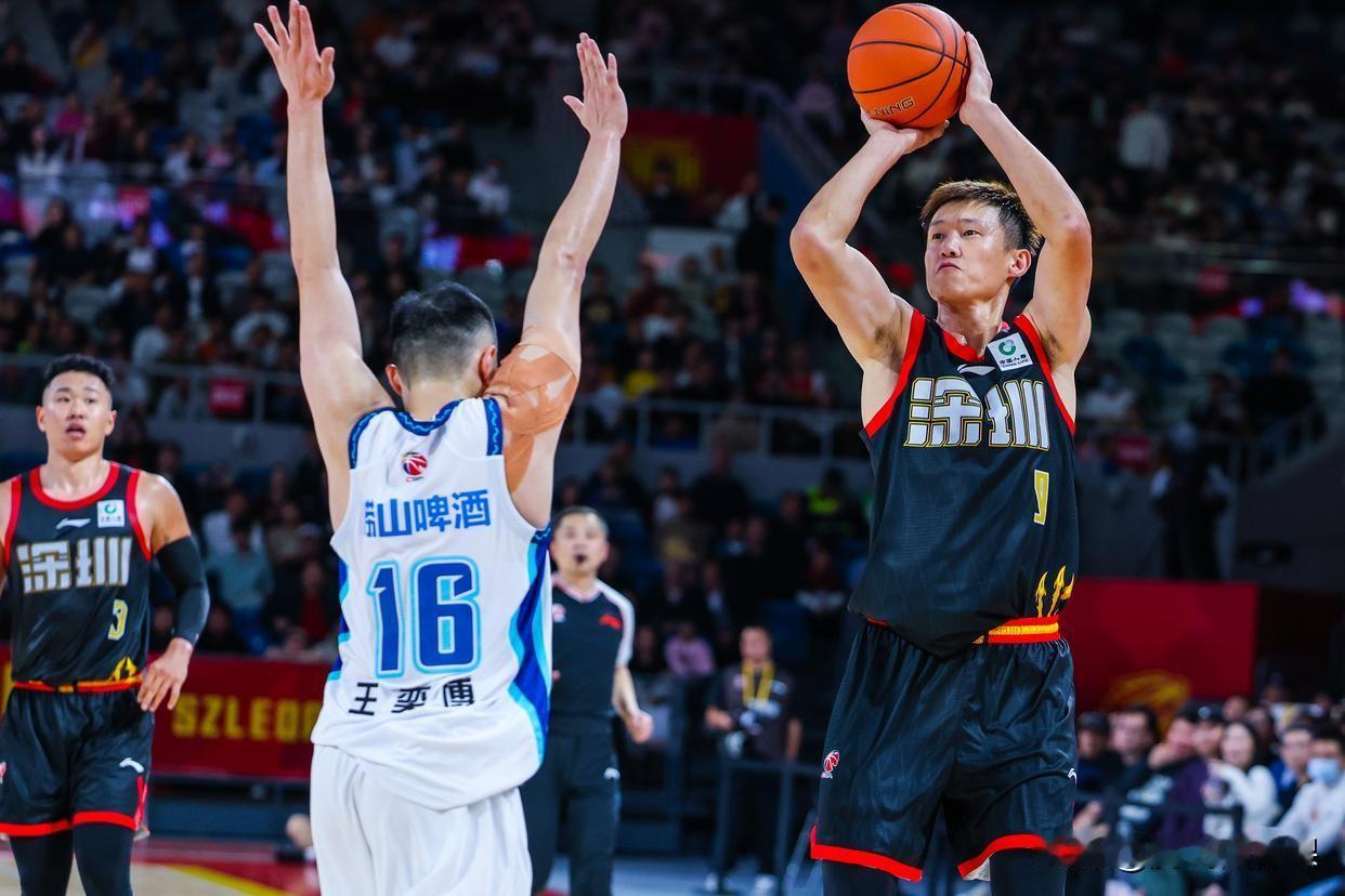 深圳主场77:89不敌青岛，球队暴露出四大短板:1.团队打法太少，外援打得太
