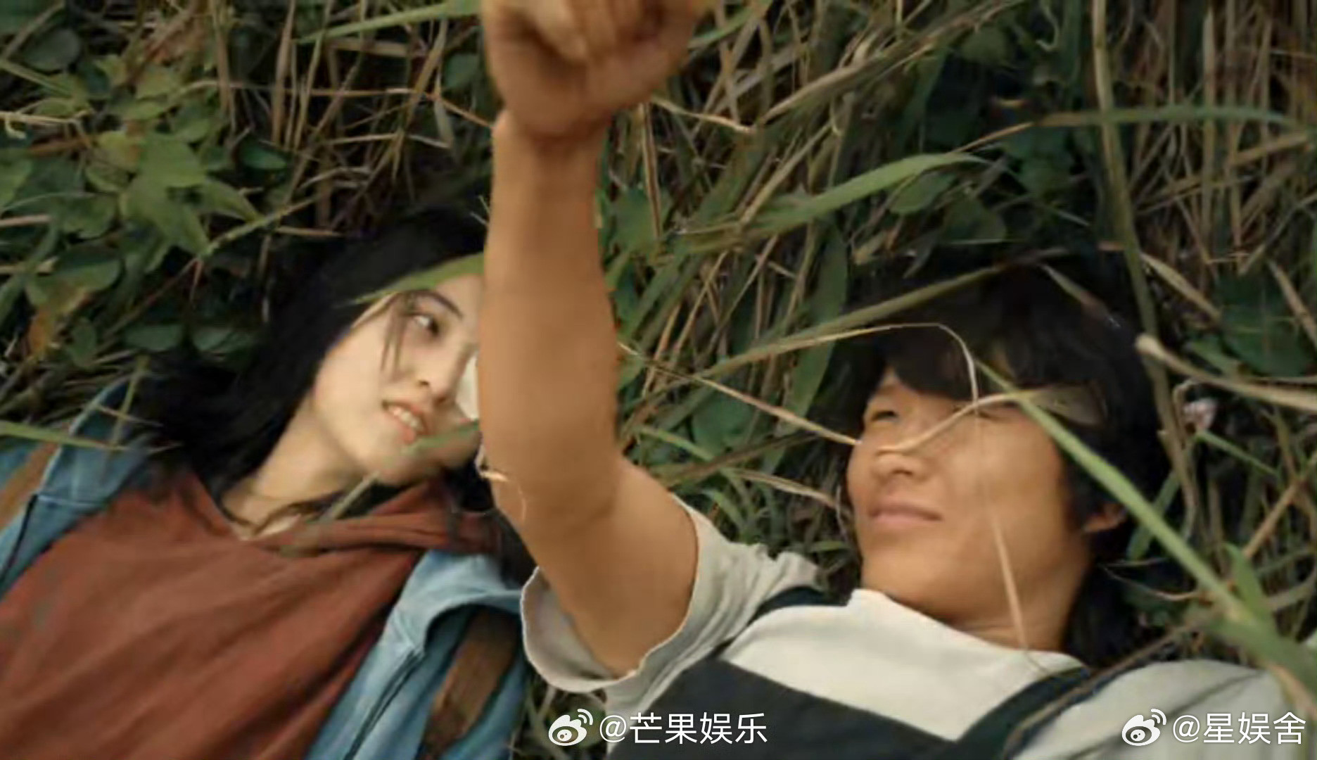 张子枫张伟丽终于并肩绽放今日份大惊喜！枫枫软软糯糯却超有力量，伟丽姐飒爽十足超
