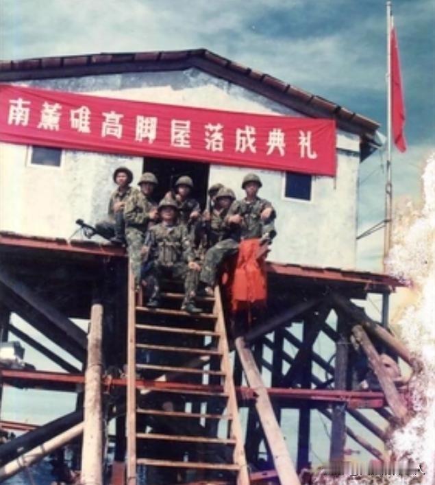 1990年，我军在南薰礁的11名战士失联。调查发现，6名战士惨遭杀害，剩下5人莫