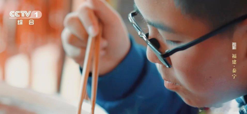 中国人把豆腐吃出了花酸浆豆腐简直绝啦！酸香和豆香一结合，那味道没话说。凉拌时清