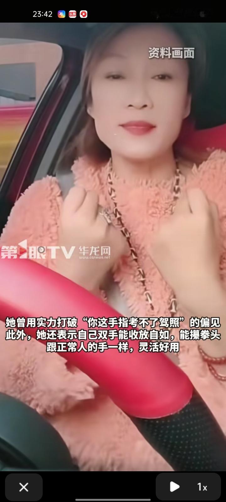 12月8日（报道），安徽宿州。女子天生长有12根手指，调侃自己是“六指琴魔”，经