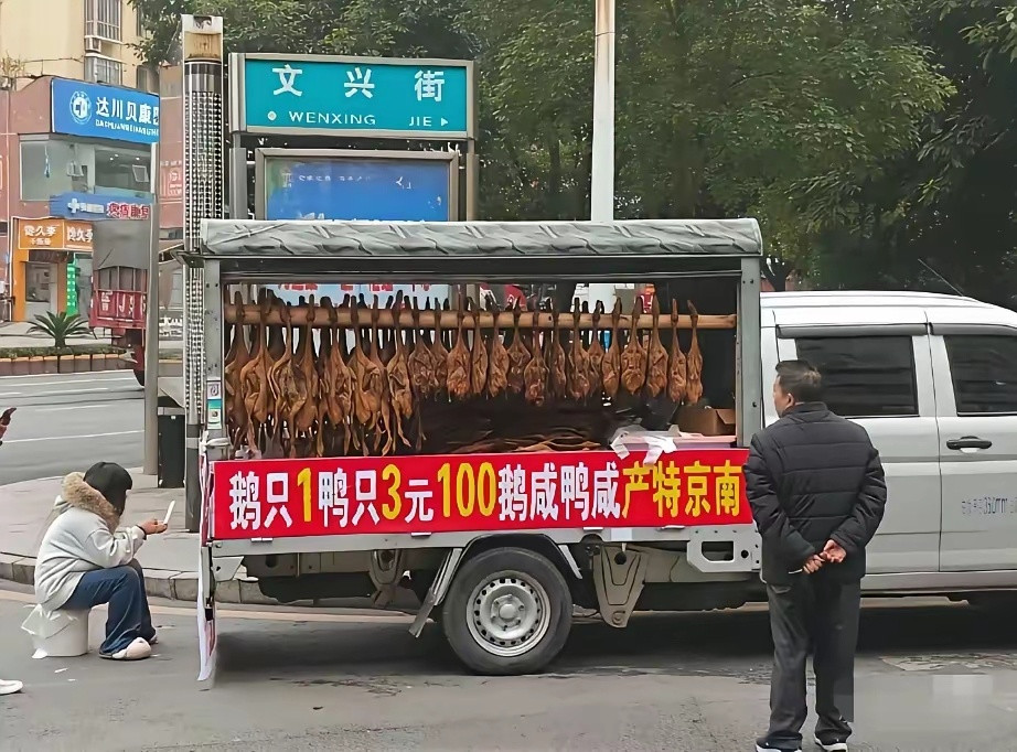 大爷看了半天也没看明白，最后空手走了！