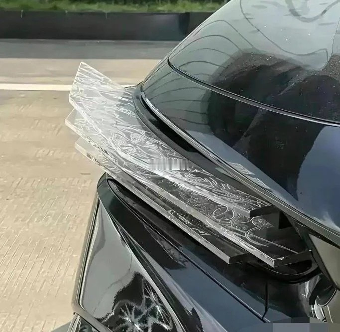 这种车灯，高速行驶跟刀片没有区别，怎么上路的？