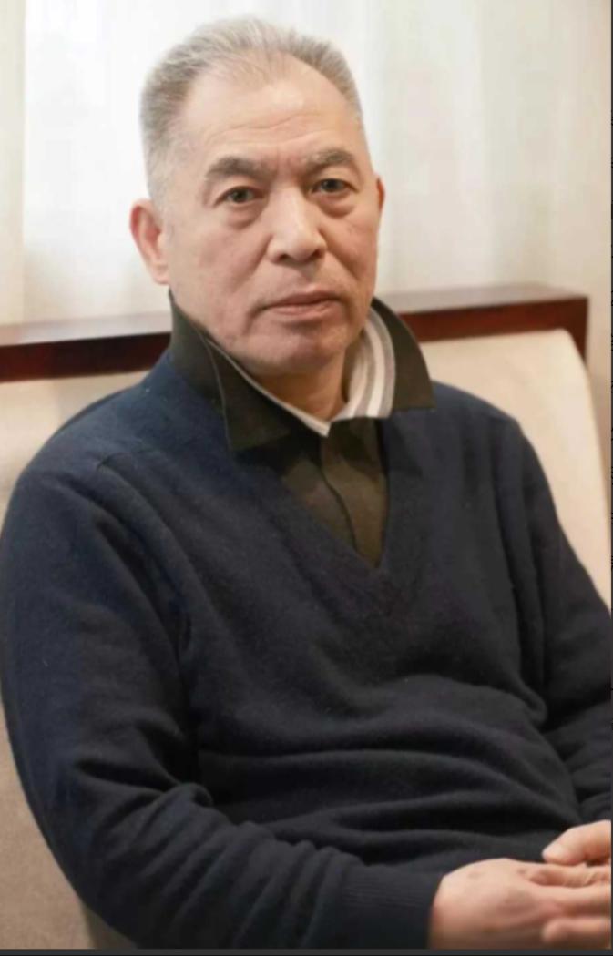 梁晓声的小姨二十出头未婚先孕，宁死不讲孩子生父，终被除名，产子后独力养大，直至四