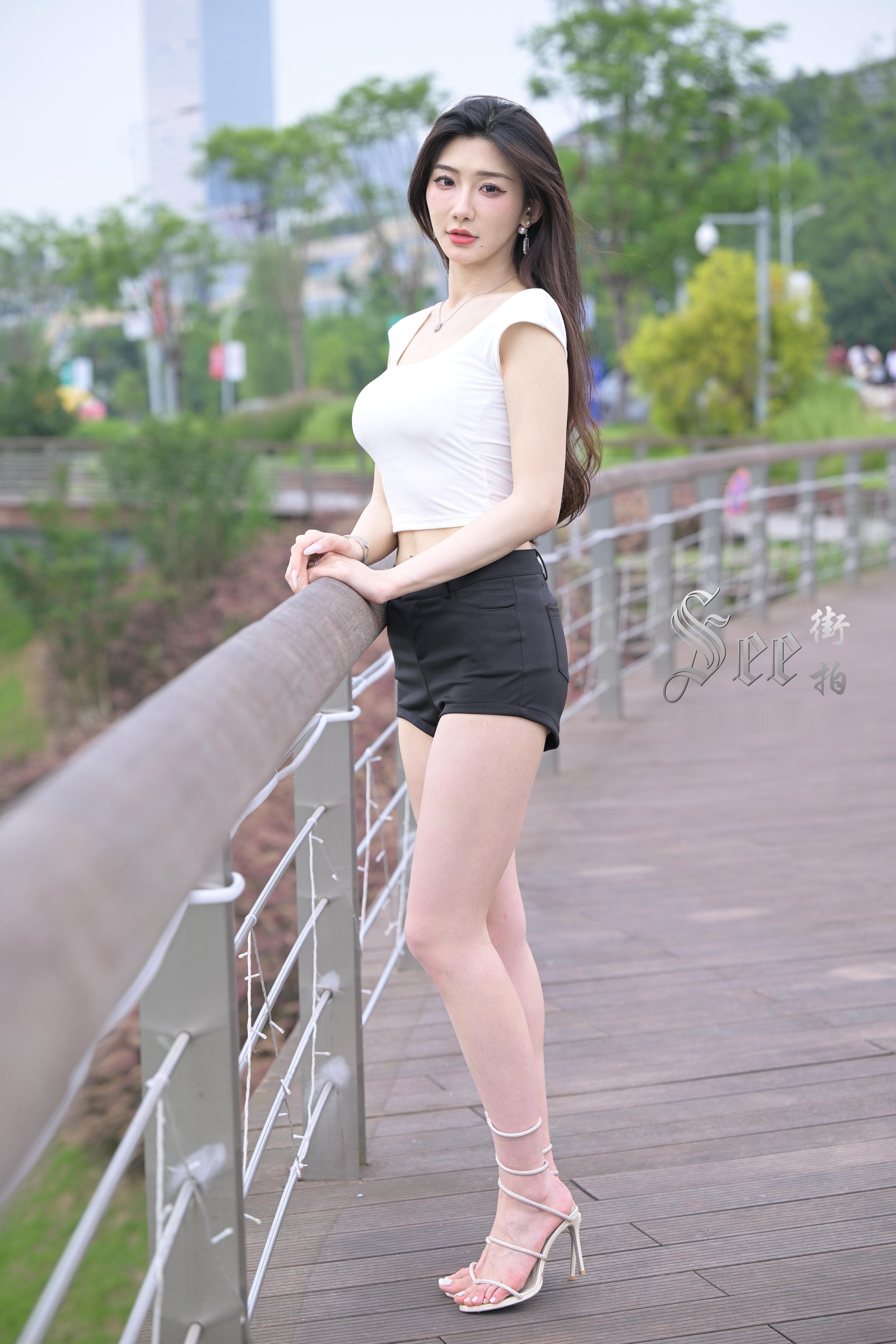 黑白搭配高挑靓丽美~~​​​