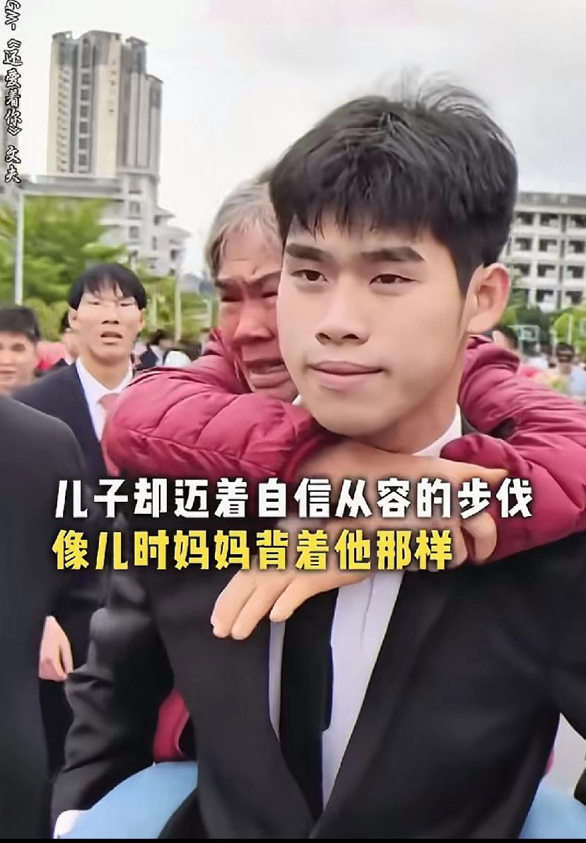 最近上当了这条视频，大家有没有看到？这条视频我看了有十几遍。看得我都泪目了。