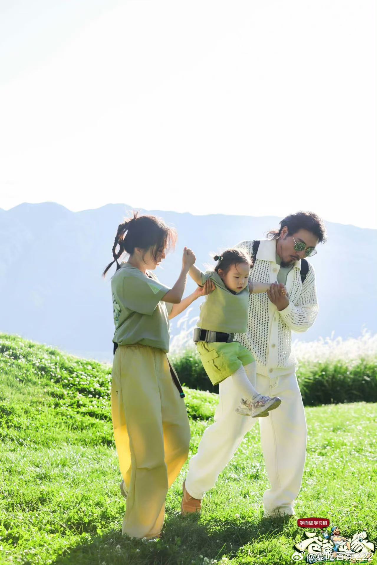 艾登指出小宇宙的三个问题我觉得这样的沟通真的很好小孩子也是需要坐下来好好沟通和