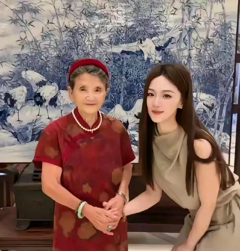 有钱人真是换媳妇比换衣服快！这杨子的动作好快呀！和黄圣依离婚没多久，这新女友就