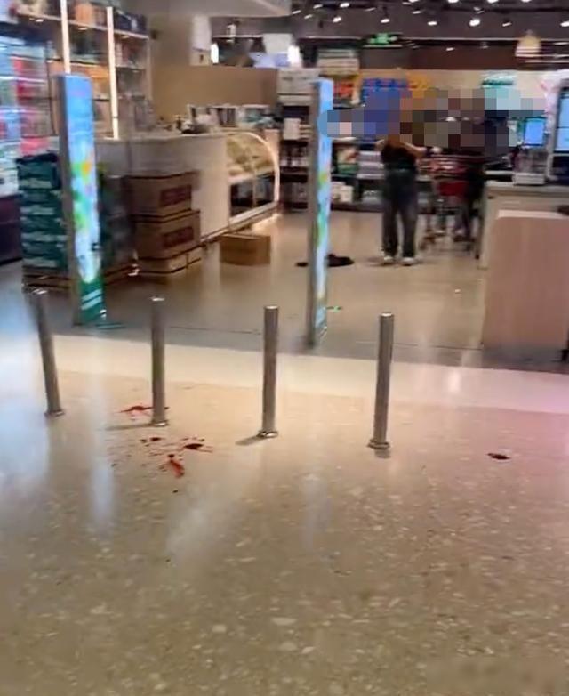 黑衣人现身，人群为何惊散？真相远比想象更复杂！12月17号晚上8点左右，珠海