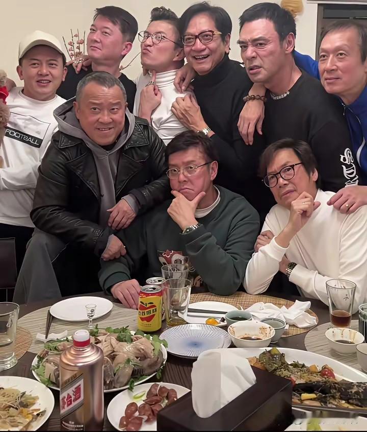 果然曾经最能蹦跶的TVB演员都老了，曾志伟，谭咏麟，甚至还有很多看着面熟不知道名