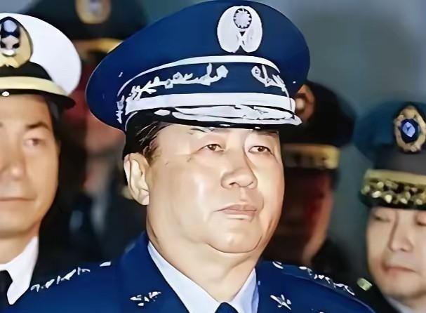 台湾首任军事大学校长，退役上将夏瀛洲说：当年佩洛西窜台，解放军趁势突破了所谓海峡