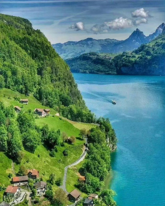 春天的瑞士，花香四溢，漫山温柔。