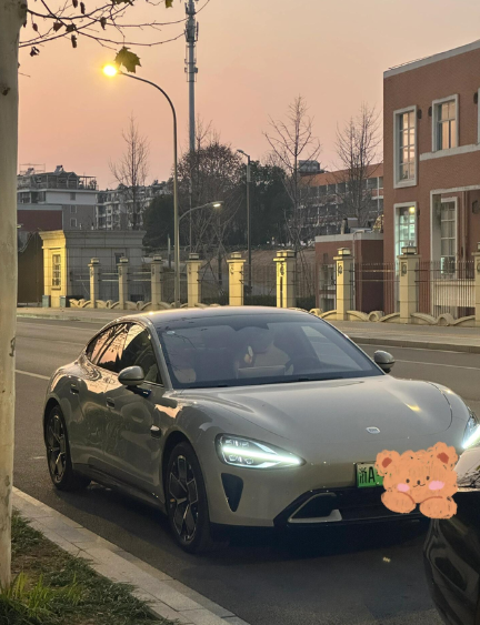 女生小米su7提车一个半月用车成本～1️、关于车辆💰订的是SU7标准版官