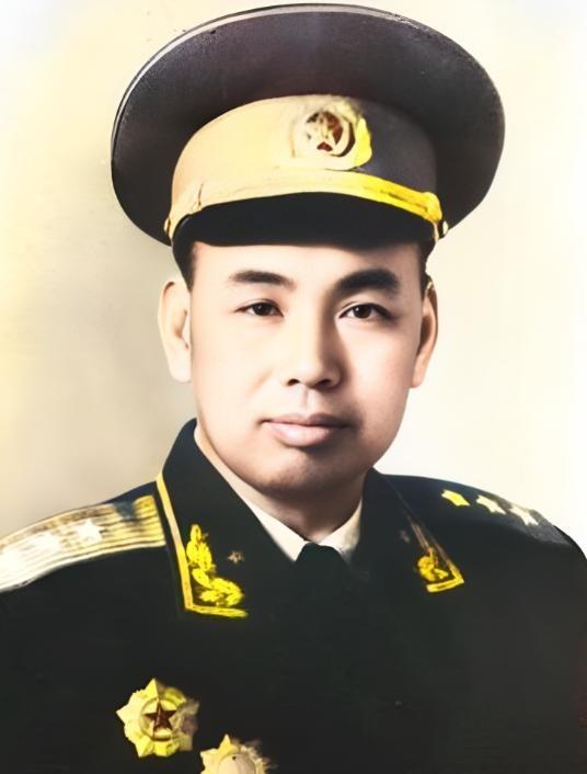 1983年，77岁的许世友准备回乡探亲，他特别申请了43辆吉普。领导奇怪