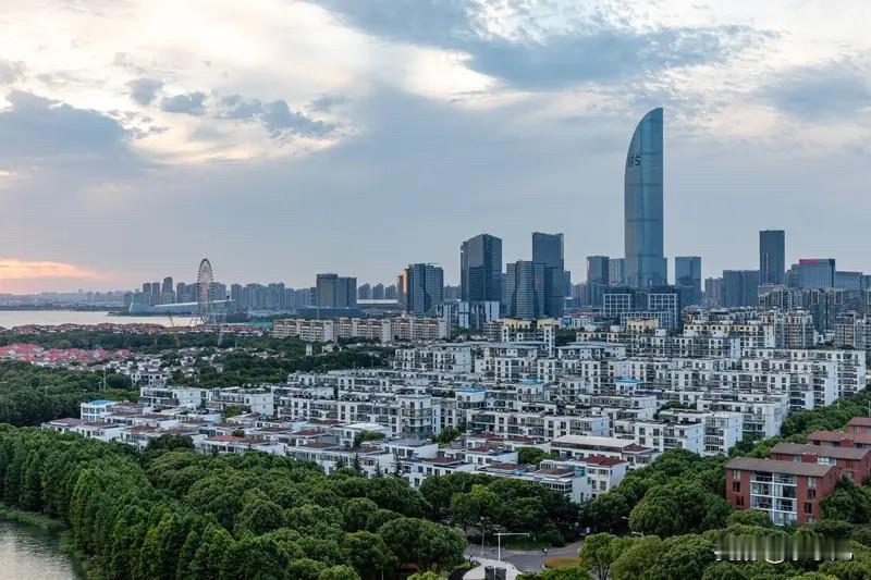 苏州楼市：从核心板块来看，工业园区整体均价从4.6万回落至3.8万，账面跌幅