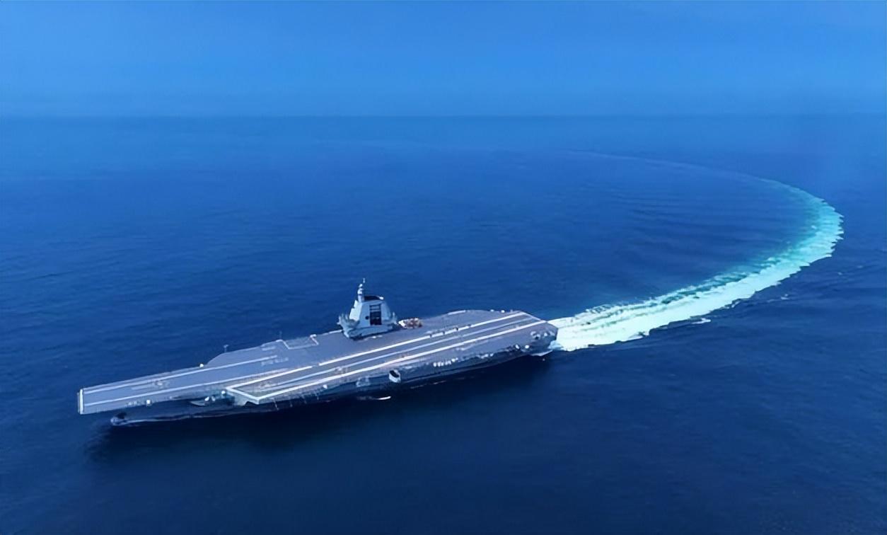 谢谢你张召忠！你真是伟大的预言家！2015年你就说过：“美国啥也不干，让东方大国