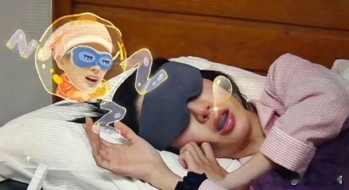 我没看错吧，金晨这是不是有点臭美的过分了呢？在一档综艺节目中，她睡觉时，鼻子和嘴