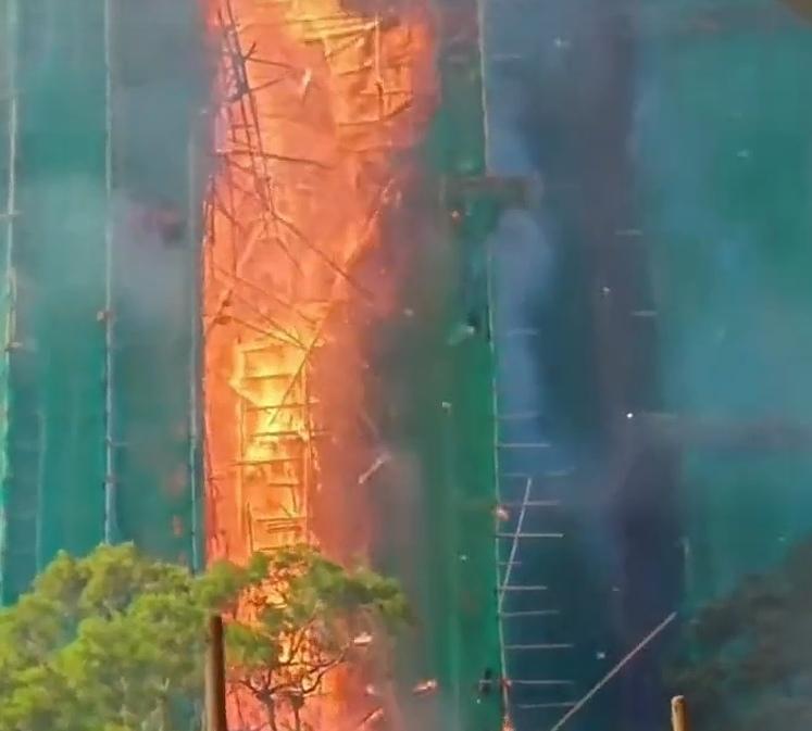 香港特区大埔火灾的“元凶”找到了据最新报道，11月26日下午，香