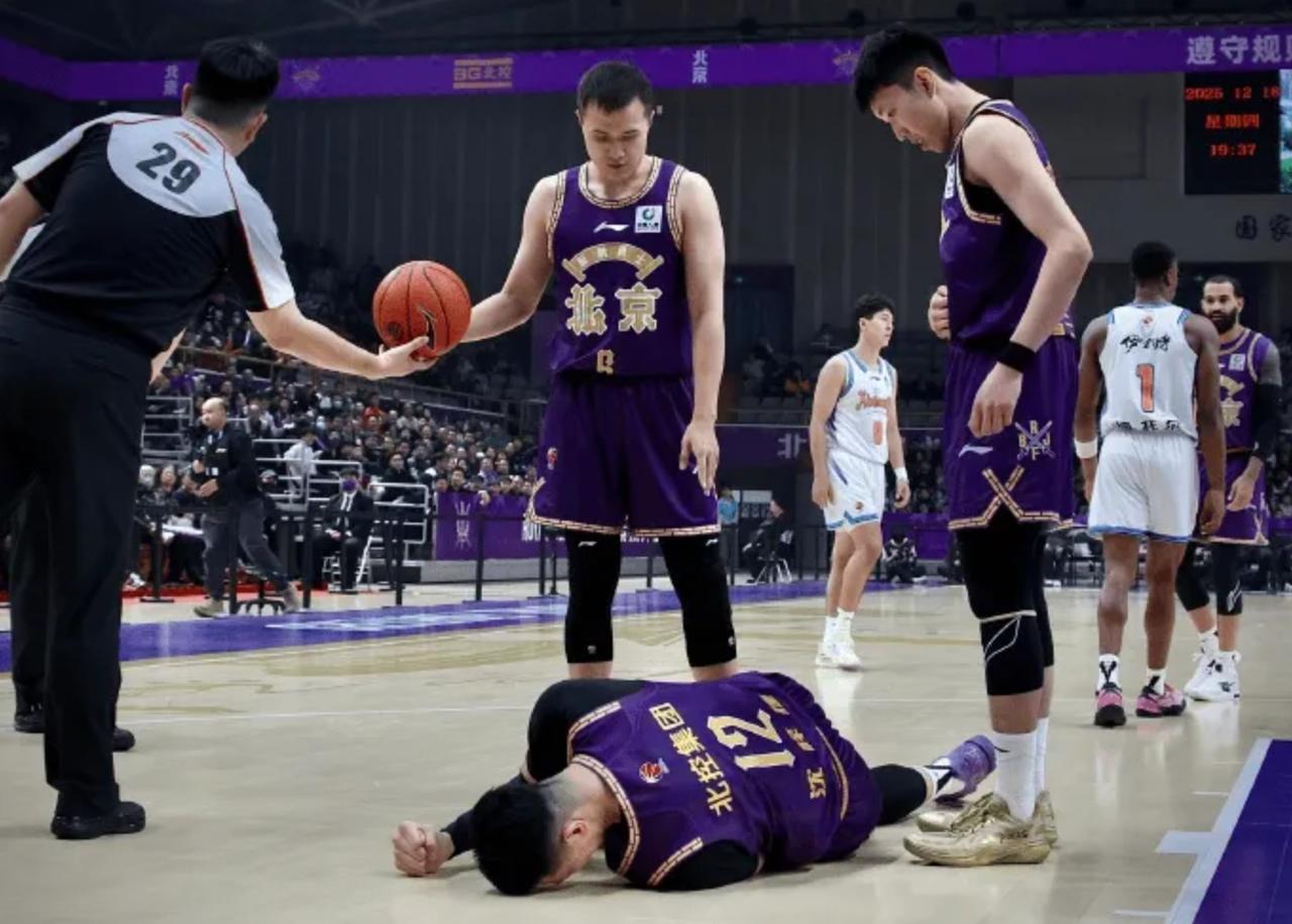 沈梓捷检查结果出炉！CBA第一阶段提前报销，张庆鹏有苦难言。昨晚，北控队与新疆