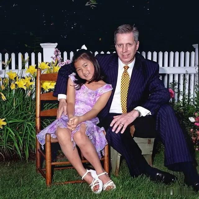 被外国领养的孩子，据说80%都是女孩，因为在我们的传统观念当中，是比较重视男孩的