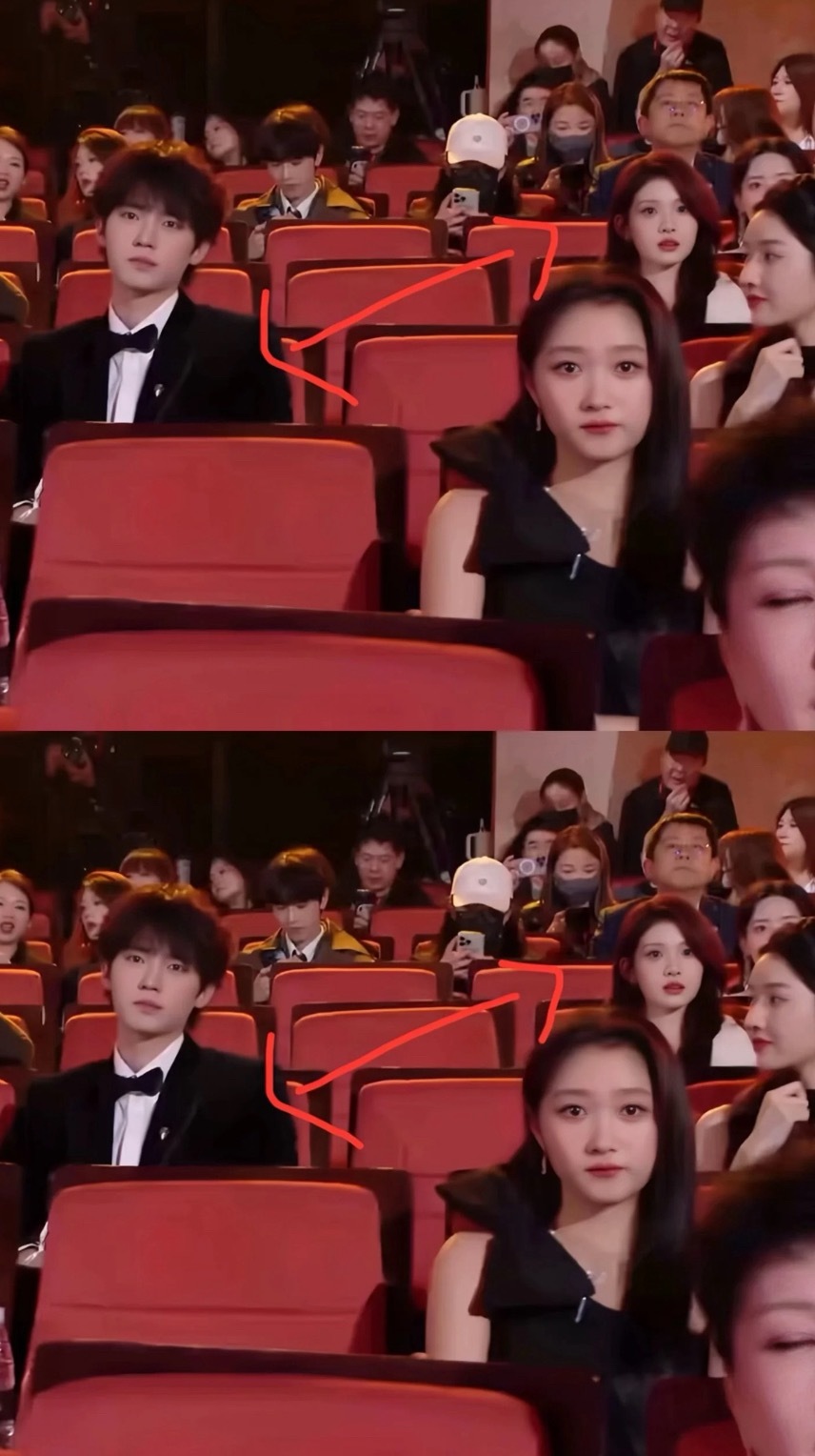 他们坐得很近但是毫无交流一想到他们是亲过嘴的关系就想笑​​​