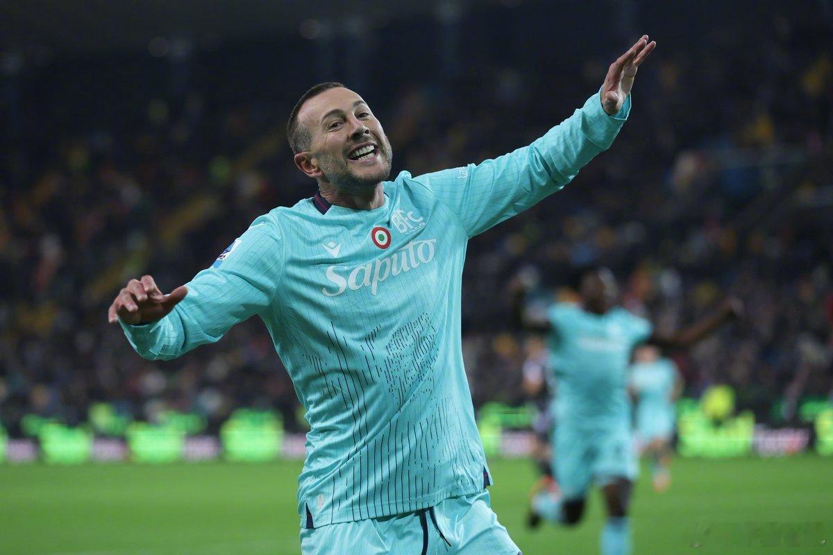 【三个贝贝的现状】31岁的贝尔纳代斯基（紫贝贝）夏窗回归意甲，加盟博洛尼亚，在对