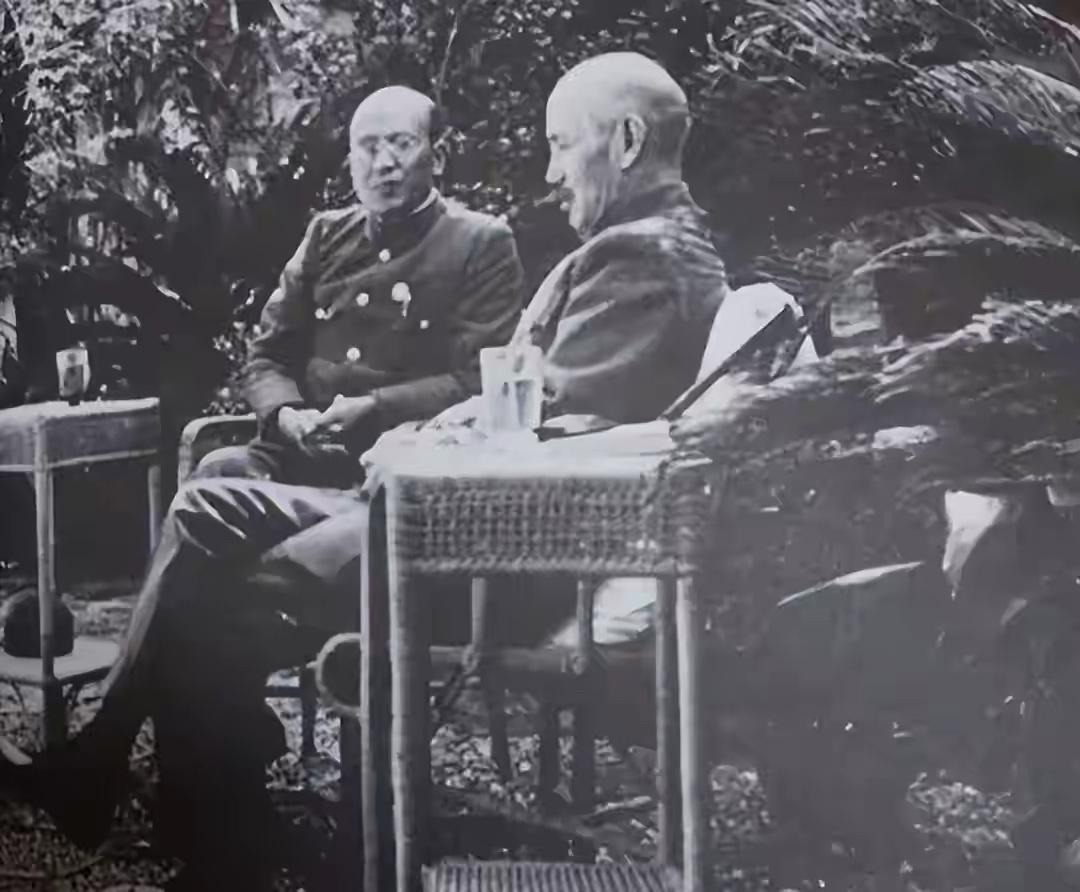 坊间一直流传这么个说法，解放战争那会儿，白崇禧给蒋介石献过三条救命计策，传言只要