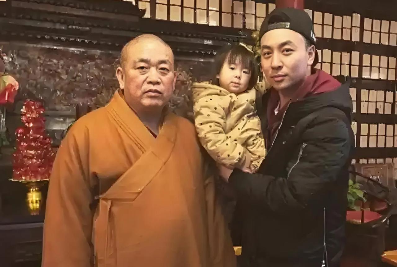 刚查了一下，万万没想到，释永信出事，第一个出来发声的居然是释小龙。他