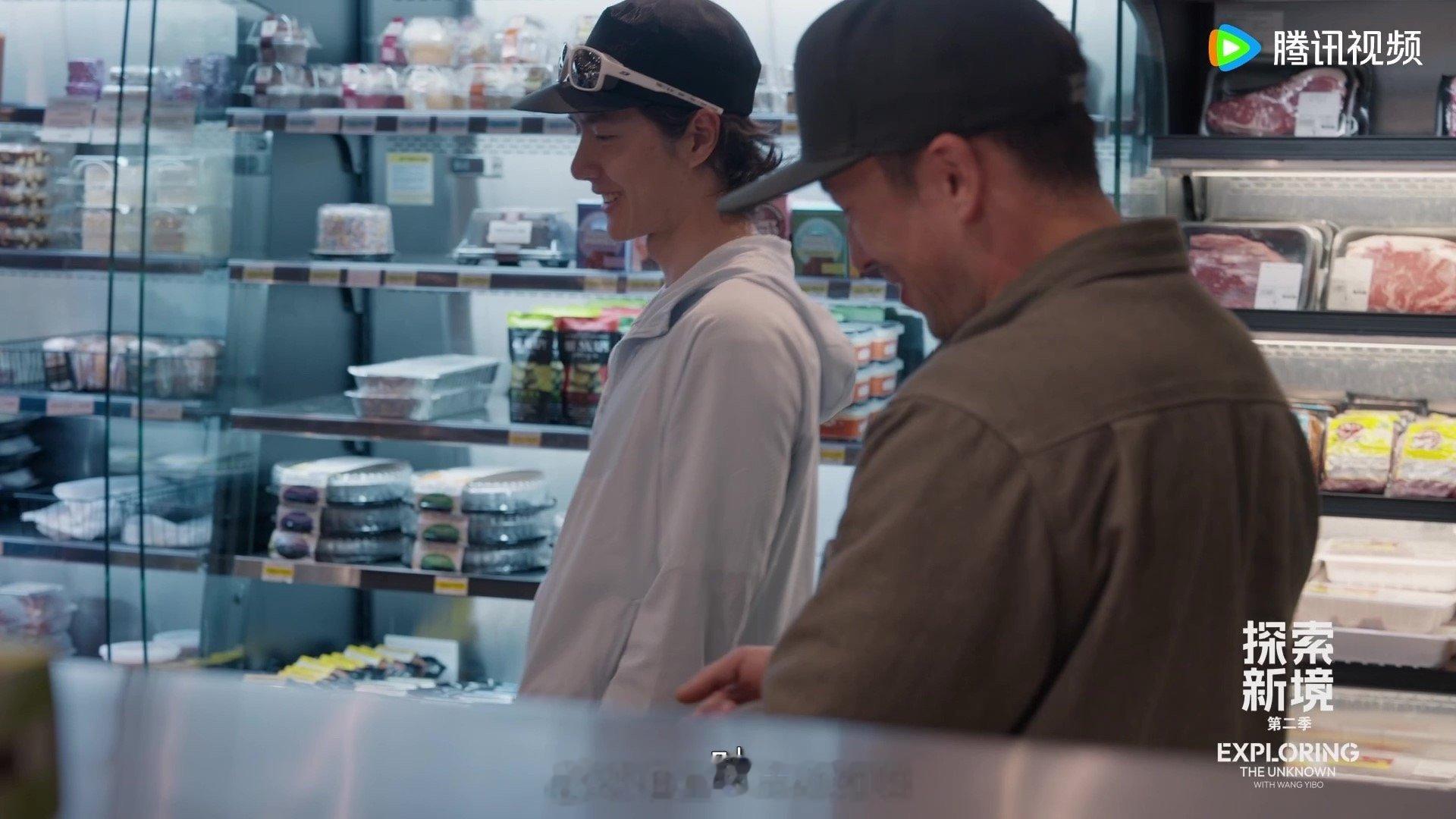 王一博买菜板起到装饰的作用探索新境论如何把菜板买出艺术收藏感？看王一博示范！节