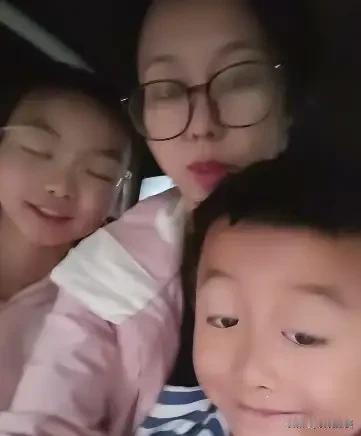 杜新枝昨日发文伤感的原因找到了，原来是她的养子郭威带着田静和两个孩子，去丈母娘