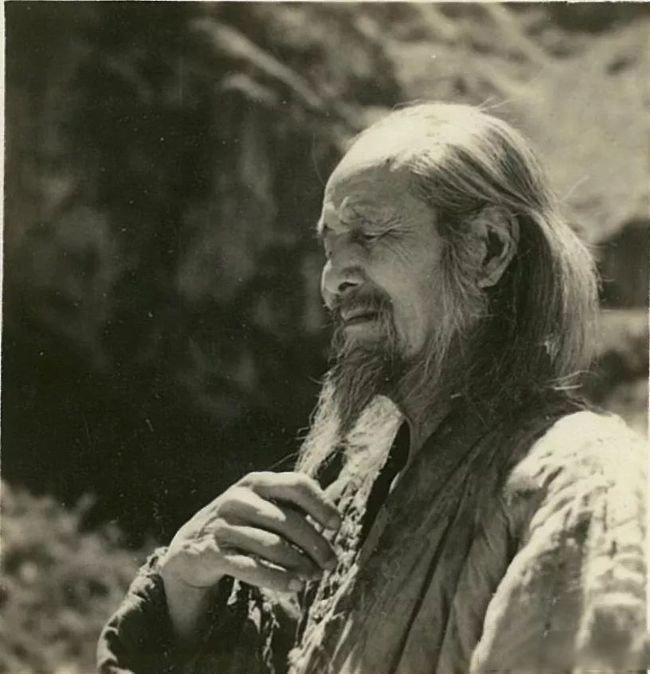 1946年八路军首次解放天镇，五禅先生便响应减租减息，八路军走后，他仍然把自己的