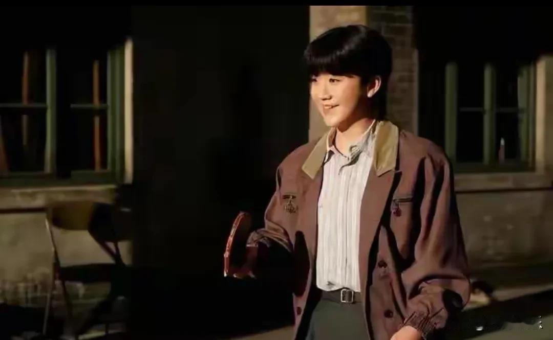 陈梦去剧组探班表哥黄晓明，结果自己上了戏。这就好比你去朋友家蹭饭，最后系上围裙成