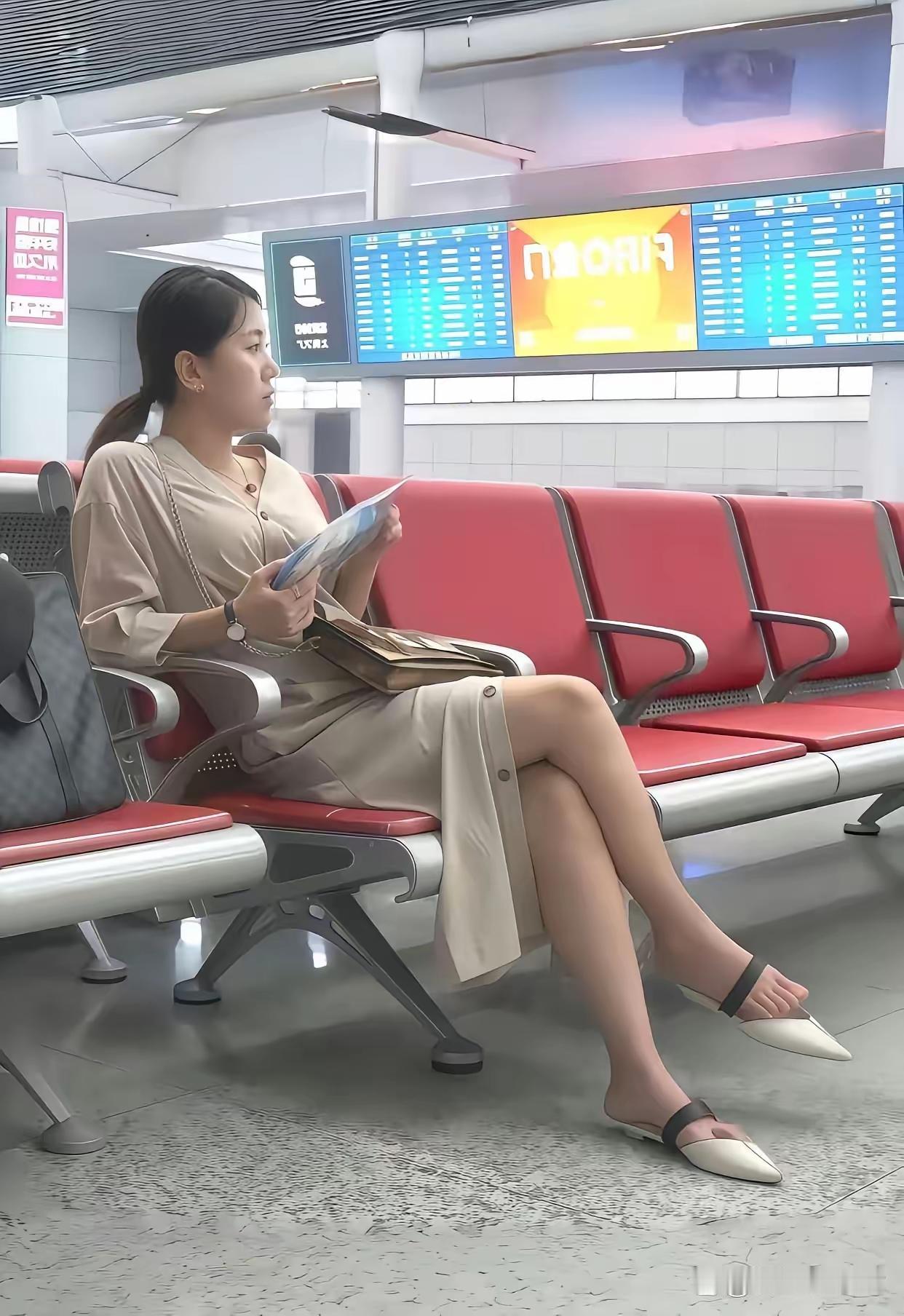 鞋尖尖的