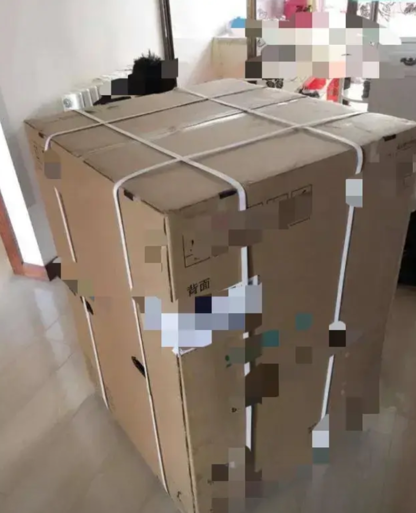 湖北武汉，男子花1099元网购了一台洗衣机，收到货后发现，洗衣机外包装破损，也没