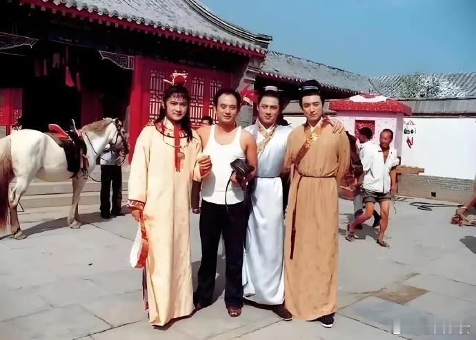 87版《红楼梦》荣国府“四小天王”合影：贾宝玉、薛蟠、贾链、贾芸​​​