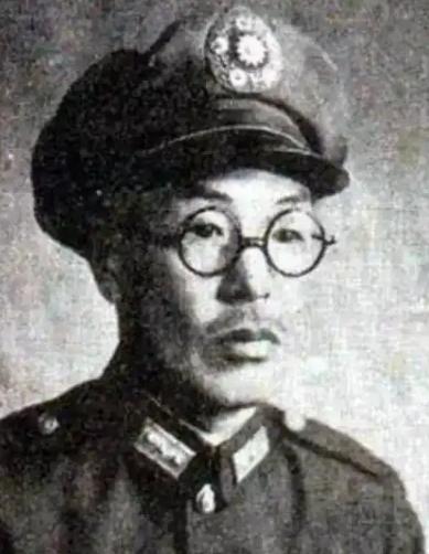 1948年，淮海战场上，国民党王牌第五军军长熊笑三临阵脱逃，只身逃跑。蒋介石气得